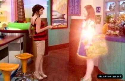 normal_selena-gomez-089 - Wizards Of Waverly Place - Cast-Away - Screencaps