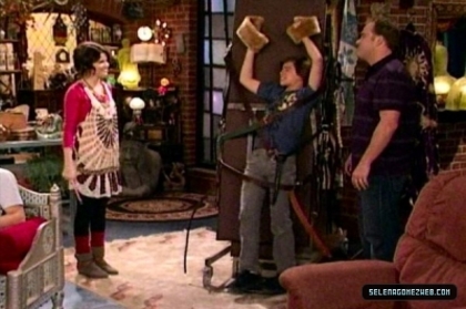 normal_selena-gomez-0001 - Wizards Of Waverly Place - Hugh is Not Normous - Screencaps