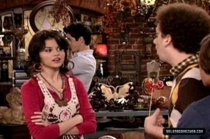 normal_selena-gomez-0011 - Wizards Of Waverly Place - Hugh is Not Normous - Screencaps