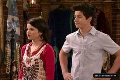 normal_selena-gomez-0012 - Wizards Of Waverly Place - Hugh is Not Normous - Screencaps