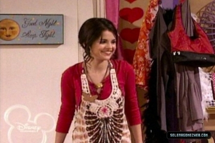 normal_selena-gomez-0023 - Wizards Of Waverly Place - Hugh is Not Normous - Screencaps