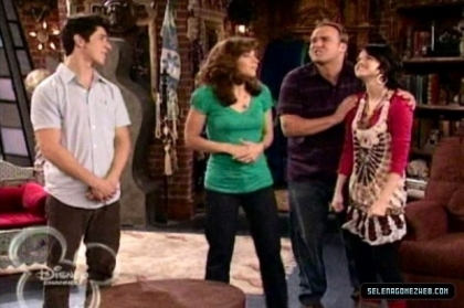 normal_selena-gomez-0048