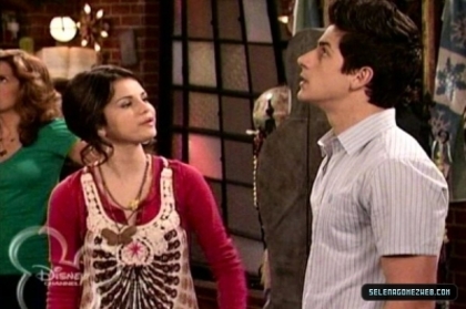 normal_selena-gomez-0052 - Wizards Of Waverly Place - Hugh is Not Normous - Screencaps