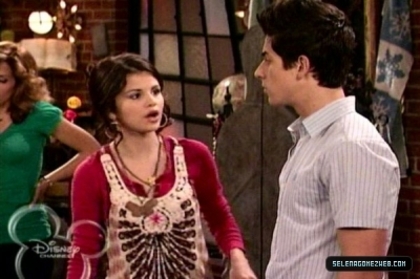 normal_selena-gomez-0053 - Wizards Of Waverly Place - Hugh is Not Normous - Screencaps
