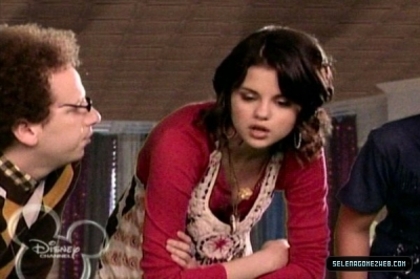 normal_selena-gomez-0062 - Wizards Of Waverly Place - Hugh is Not Normous - Screencaps