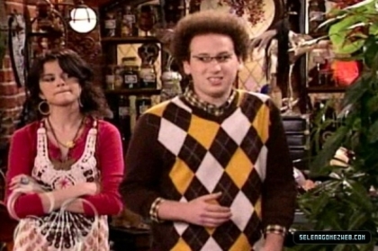 normal_selena-gomez-0072 - Wizards Of Waverly Place - Hugh is Not Normous - Screencaps