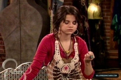 normal_selena-gomez-0079 - Wizards Of Waverly Place - Hugh is Not Normous - Screencaps