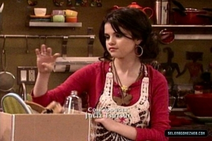 normal_selena-gomez-0098 - Wizards Of Waverly Place - Hugh is Not Normous - Screencaps