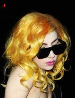  - Stirea4 evolutia parului lui Laddy Gaga
