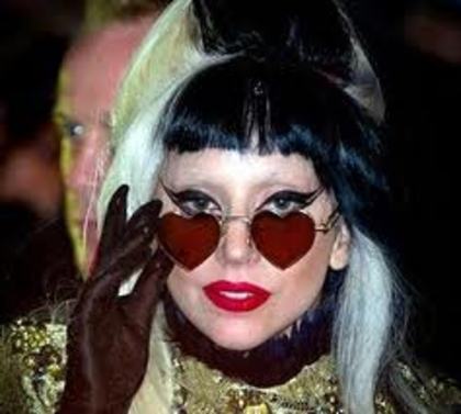  - Stirea4 evolutia parului lui Laddy Gaga