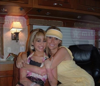 normal_013 - MileyWorld - June 22nd 2006 - Hannah Montana Concert At Typhoon Lagoon