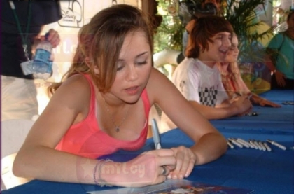 normal_015 - MileyWorld - June 22nd 2006 - Hannah Montana Concert At Typhoon Lagoon