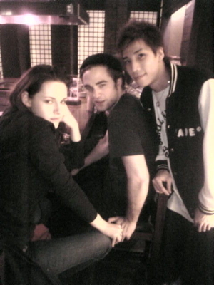 normal_3423 - Robert Pattinson and kristen Stewart