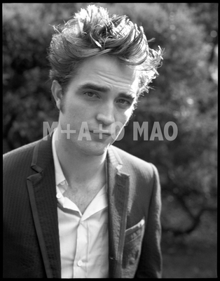 40 - Robert Pattinson and kristen Stewart