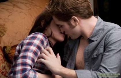 normal_020 - Robert Pattinson and kristen Stewart