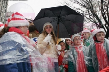 normal_003 - MileyWorld - November 23rd 2006 - Macys Thanksgiving Parade