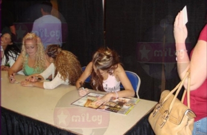 normal_021 - MileyWorld - 2006 Cheetah Girls Tour - Backstage