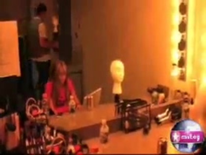 MileyWorld - Backstage From Show! 521 - MileyWorld - Backstage From Show - Captures 2