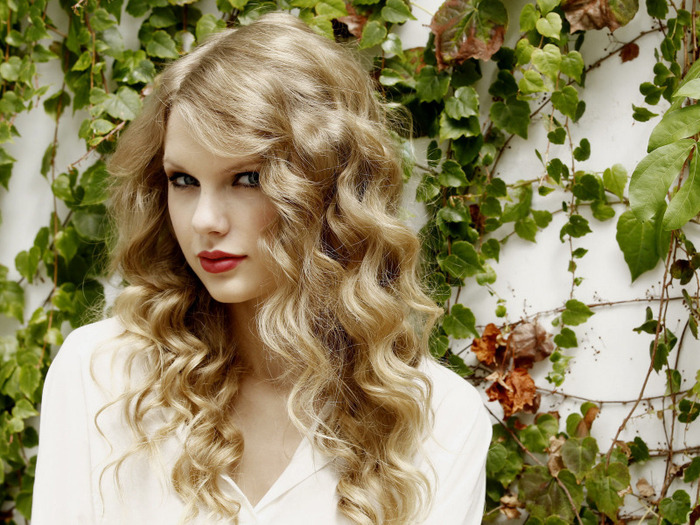 Beautiful-Taylor-taylor-swift-23103614-1600-1200