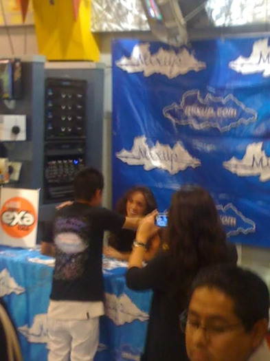 198996151 - Sesiune de autografe MixUp Store Mexico