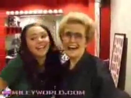 MileyWorld - Miley on set of Hannah Montana 31