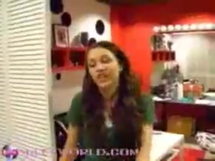 MileyWorld - Miley on set of Hannah Montana 44 - MileyWorld - Miley on the set of Hannah Montana - Captures