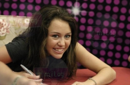 normal_015 - MileyWorld - July 01 2007 - Meet Miley Cyrus CD Signing - San Diego