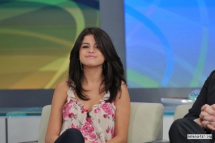 normal_003 - 0-Selena on Despierta America-0