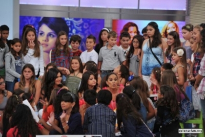 normal_035 - 0-Selena on Despierta America-0