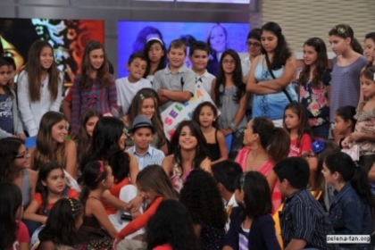 normal_046 - 0-Selena on Despierta America-0