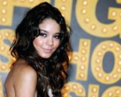 vanessa-hudgens_75 - z-plata pt casedragutze-z