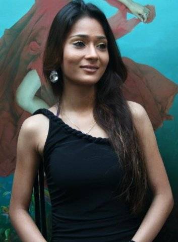 sara khan254