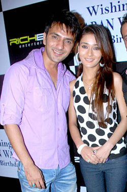 SARA AND ALI14 - SARA KHAN AND ALI MERCHANT