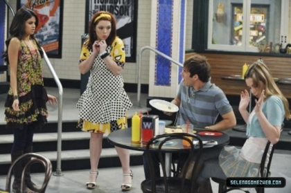 normal_selena-gomez-028