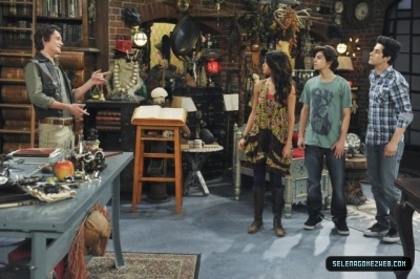 normal_selena-gomez-035