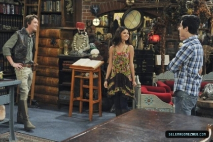 normal_selena-gomez-039 - Wizards Of Waverly Place - Beast Tamer - Promotional Stills