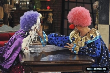 normal_selena-gomez-042