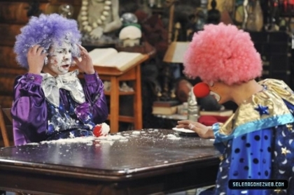 normal_selena-gomez-043