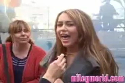 MileyWorld - Warming Up! 073