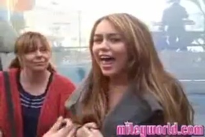 MileyWorld - Warming Up! 074