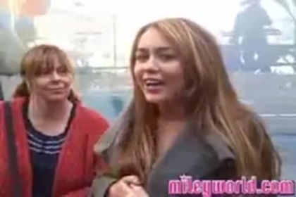 MileyWorld - Warming Up! 075