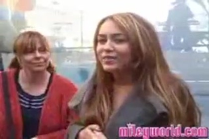 MileyWorld - Warming Up! 076
