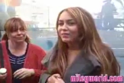 MileyWorld - Warming Up! 077