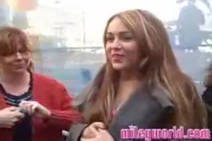 MileyWorld - Warming Up! 079