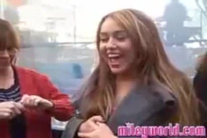 MileyWorld - Warming Up! 084