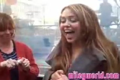MileyWorld - Warming Up! 092