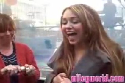 MileyWorld - Warming Up! 093