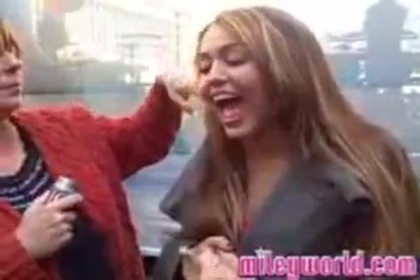 MileyWorld - Warming Up! 121 - MileyWorld - Warming Up - Captures