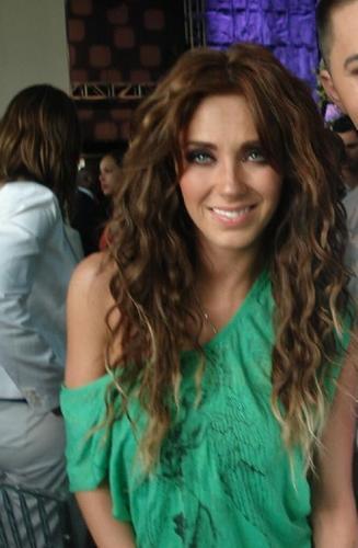 8c0juie - Anahi 2