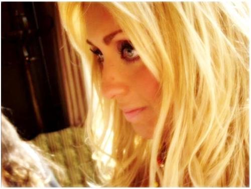 1209487913fem7 - Anahi 2